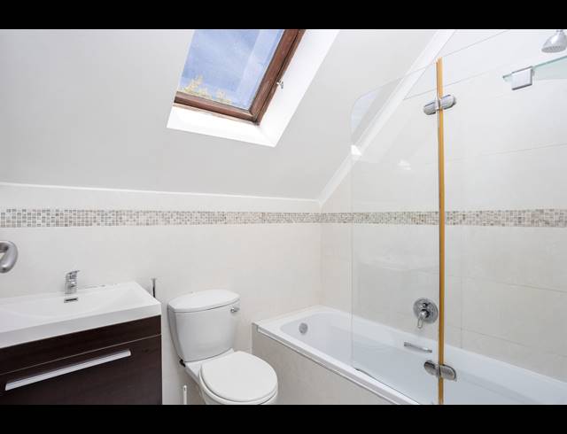 2 BEDROOM APARTMENT TO LET IN CLAREMONT UPPER